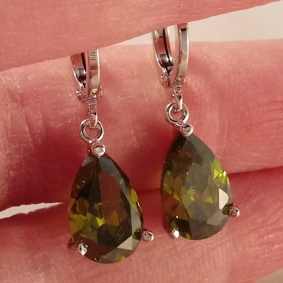 18K White Gold Filled Peridot Olive Green Pear Diamond Zircon Dangle Earrings - Picture 3 of 7